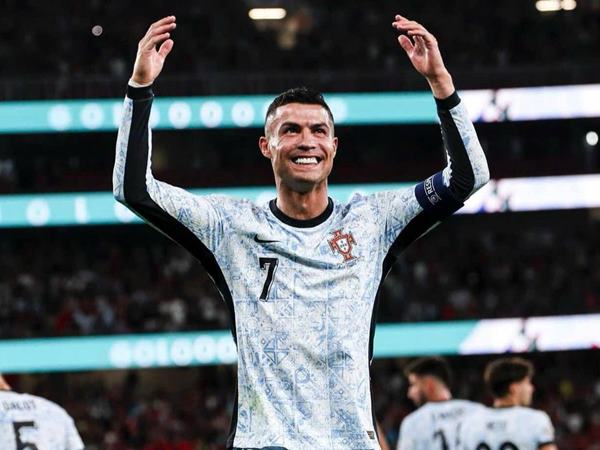 Ronaldo nói được mấy thứ tiếng?