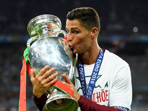 Ronaldo có bao nhiêu danh hiệu tập thể?