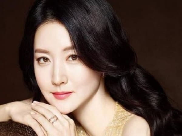 Vẻ đẹp trí tuệ và sự tự tin là đặc điểm tướng phụ nữ quyến rũ