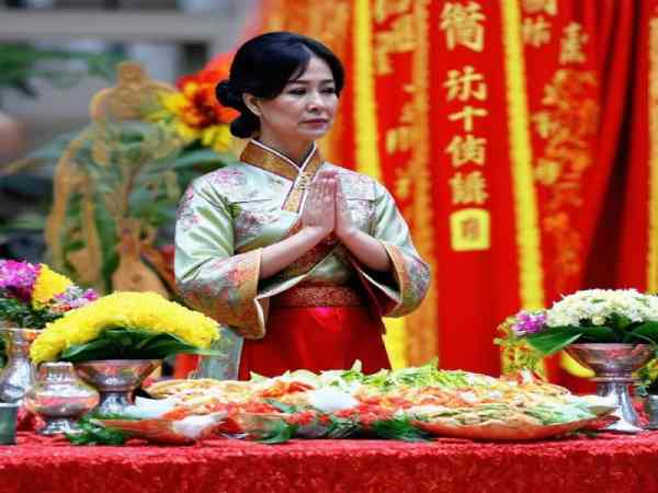 Chuẩn bị lễ vật dâng cúng Quốc Mẫu Tây Thiên Chuẩn bị lễ vật dâng cúng Quốc Mẫu Tây Thiên