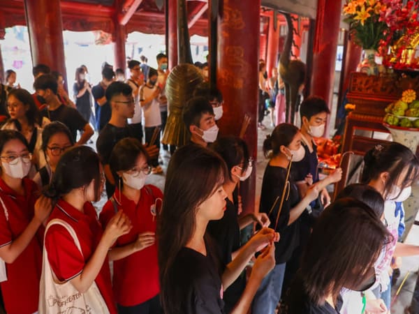 Bài văn khấn thi cử tại nhà chuẩn