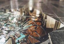 Vỡ gương điềm gì có sao không, có xui không, cách hóa giải