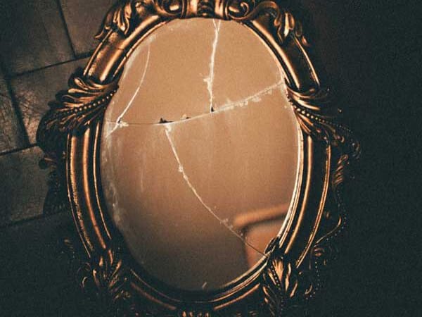 Mùng 1 hoặc đầu tháng làm vỡ gương