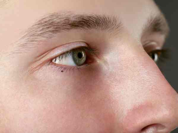 Nốt ruồi dưới mí mắt phải nam Nốt ruồi dưới mí mắt phải nam