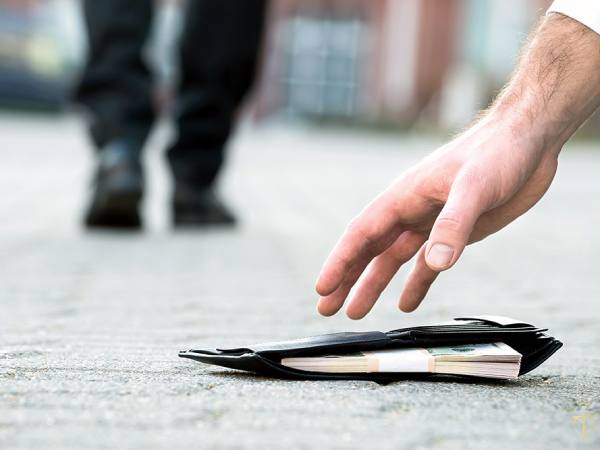 Mơ nhặt được ví tiền là điềm gì